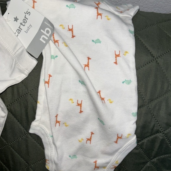 NWT Carter’s Newborn baby three pieces short sleeve onesie duck footies and cap - Picture 6 of 7